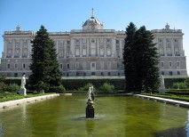 Fotografía de los Jardines de Sabatini con el Palacio Real al fondo jardines sabatini