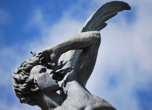fuente angel caido parque retiro madrid